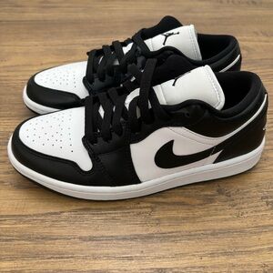 NEW Air Jordans Nike Low 1, women’s US 8